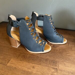 Women's Black Heeled SODA Sandals